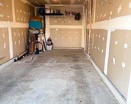 342 Mertle Dr Ne, Huntsville, Al 35810 in Huntsville, AL (Photo 5 of 10)