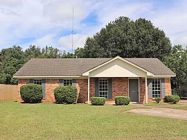 5801 Hyde Park Dr, Montgomery, Al 36117 in Montgomery, AL