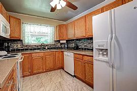 1100 Ledge Hill Dr, Charleston, Wv 25387  Furnished House  in Charleston, WV (Photo 3 of 8)
