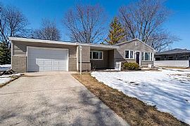 4443 N 107th St, Wauwatosa, Wi 53225 in Wauwatosa, WI