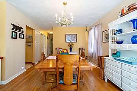 4443 N 107th St, Wauwatosa, Wi 53225 in Wauwatosa, WI (Photo 7 of 10)