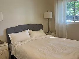 Affordable 5bedroom and 2bathroom in Santa Ana, CA (Photo 11 of 12)