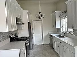 Affordable 5bedroom and 2bathroom in Santa Ana, CA (Photo 8 of 12)