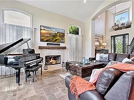 Affordable 5bedroom and 4bathroom in Huntington Beach, CA (Photo 3 of 12)