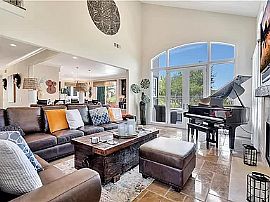 Affordable 5bedroom and 4bathroom in Huntington Beach, CA (Photo 5 of 12)