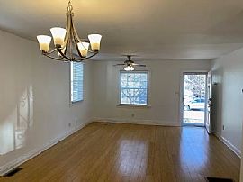 Beautiful 2bed Home  in Louisville, KY (Photo 2 of 12)