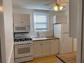 Beautiful 2bed Home  in Louisville, KY (Photo 4 of 12)