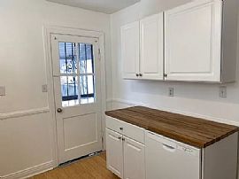 Beautiful 2bed Home  in Louisville, KY (Photo 5 of 12)