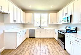 Charming 3 Bedroom Home in Granbury, TX (Photo 3 of 8)