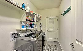 Beautiful 3 Bedroom 2 Bathroom House in Austin, TX (Photo 5 of 8)