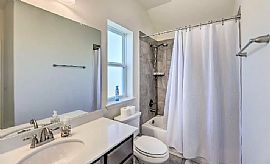 Beautiful 3 Bedroom 2 Bathroom House in Austin, TX (Photo 7 of 8)