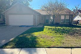 Charming 3 Bedroom Home in Arlington, TX