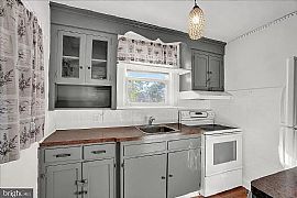 2bed 1bath House Available Now Rent $700 Deposit $600 in York, PA (Photo 6 of 7)