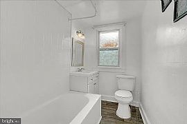 2bed 1bath House Available Now Rent $700 Deposit $600 in York, PA (Photo 7 of 7)