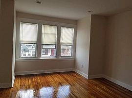 3bed 1bath House Available Now Rent $1000 Deposit $800 in Philadelphia, PA (Photo 4 of 8)