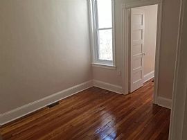 3bed 1bath House Available Now Rent $1000 Deposit $800 in Philadelphia, PA (Photo 5 of 8)