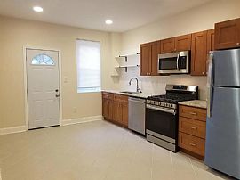 3bed 1bath House Available Now Rent $1000 Deposit $800 in Philadelphia, PA (Photo 7 of 8)