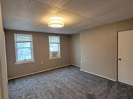 3bed 2bath House Available Now Rent $1000 Deposit $700 in McKees Rocks, PA (Photo 4 of 8)