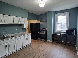 3bed 2bath House Available Now Rent $1000 Deposit $700 in McKees Rocks, PA (Photo 7 of 8)