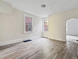 3bed 1bath House Available Now Rent $1000 Deposit $700 in Pittsburgh, PA (Photo 3 of 6)