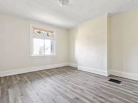 3bed 1bath House Available Now Rent $1000 Deposit $700 in Pittsburgh, PA (Photo 5 of 6)