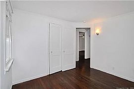 2bed 1bath House Available Now Rent $1000 Deposit $700 in Hartford, CT (Photo 4 of 7)