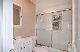 2bed 1bath House Available Now Rent $1000 Deposit $700 in Hartford, CT (Photo 7 of 7)