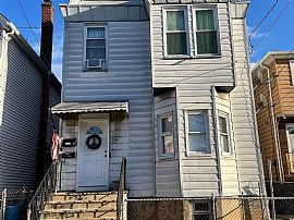 1bed 1bath House Available Now Rent $1000 Deposit $700 in Kearny, NJ