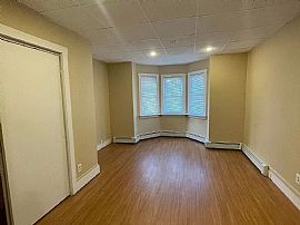 1bed 1bath House Available Now Rent $1000 Deposit $700 in Kearny, NJ (Photo 4 of 8)