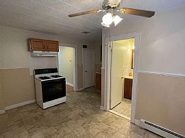 1bed 1bath House Available Now Rent $1000 Deposit $700 in Kearny, NJ (Photo 6 of 8)