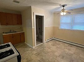 1bed 1bath House Available Now Rent $1000 Deposit $700 in Kearny, NJ (Photo 7 of 8)