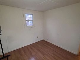 2bed 1bath House Available Now Rent $1000 Deposit $700 in Newburgh, NY (Photo 2 of 8)