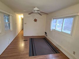 2bed 1bath House Available Now Rent $1000 Deposit $700 in Newburgh, NY (Photo 3 of 8)