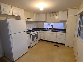 2bed 1bath House Available Now Rent $1000 Deposit $700 in Newburgh, NY (Photo 7 of 8)