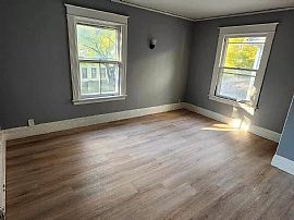 3bed 1bath House Available Now Rent $1000 Deposit $800 in Rochester, NY (Photo 3 of 8)