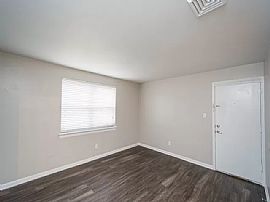 2 Bedroom Apartment in Richmond, VA (Photo 5 of 8)