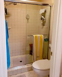 Charming 3 Bedroom Family Home in Mount Pleasant, SC (Photo 5 of 9)