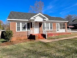 Charming 3 Bedroom Home in Greenville, SC