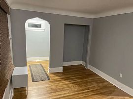 2bed 1bath House Available Now Rent $1200 Deposit $800 in Ferndale, MI (Photo 3 of 8)
