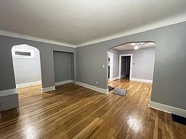 2bed 1bath House Available Now Rent $1200 Deposit $800 in Ferndale, MI (Photo 5 of 8)