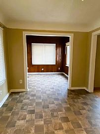 3bed 1bath House Available Now Rent $750 Deposit $600 in Dearborn Heights, MI (Photo 3 of 8)