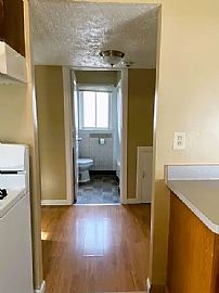 3bed 1bath House Available Now Rent $750 Deposit $600 in Dearborn Heights, MI (Photo 5 of 8)