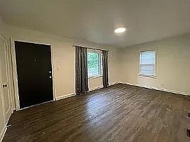 2bed 1bath House Available Now Rent $650 Deposit $600 in Kalamazoo, MI (Photo 4 of 8)