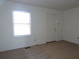 2bed 1bath House Available Now Rent $600 Deposit $600 in Williamsburg, VA (Photo 2 of 7)