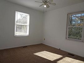 2bed 1bath House Available Now Rent $600 Deposit $600 in Williamsburg, VA (Photo 5 of 7)