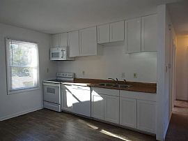 2bed 1bath House Available Now Rent $600 Deposit $600 in Williamsburg, VA (Photo 6 of 7)