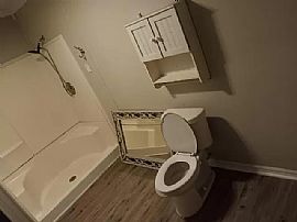 Charming 3bed 2bath Available For Rent in Orange, TX (Photo 4 of 8)