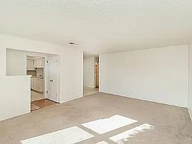 Beautiful Home in Hanford, CA (Photo 2 of 11)