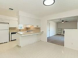 Beautiful Home in Hanford, CA (Photo 3 of 11)