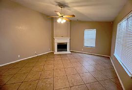  Beautiful 3-Bedroom, 2-Bathroom Home in Tulare, CA (Photo 2 of 10)